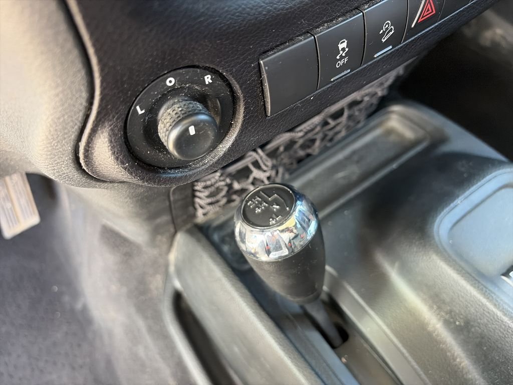 Used 2018 Gray Jeep Unlimited Sport image 23