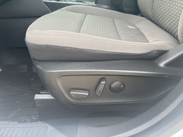 Used 2022 White Ford SE image 14