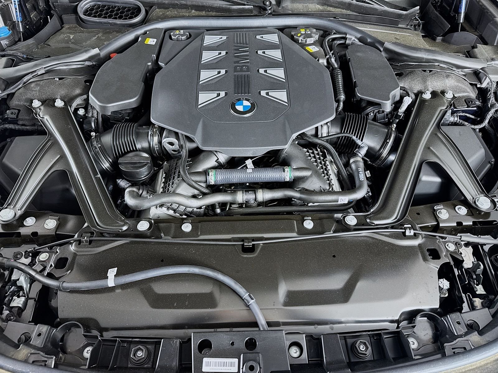 New 2026 Carbon Black Metallic BMW 760i xDrive image 32