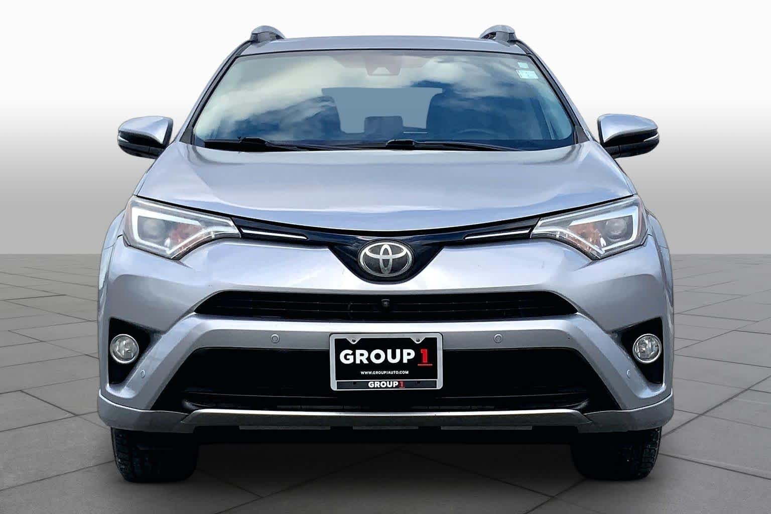 Used 2018 Silver Sky Metallic Toyota Limited image 4