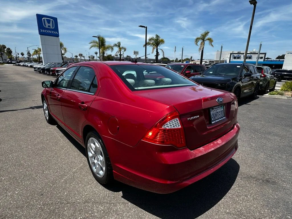 Used 2010 Red Ford SE image 5