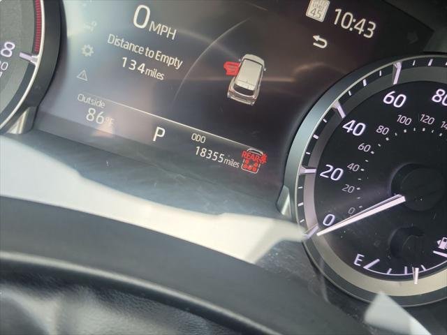 Certified Used 2024 WIND CHILL PEARL Toyota  image 32