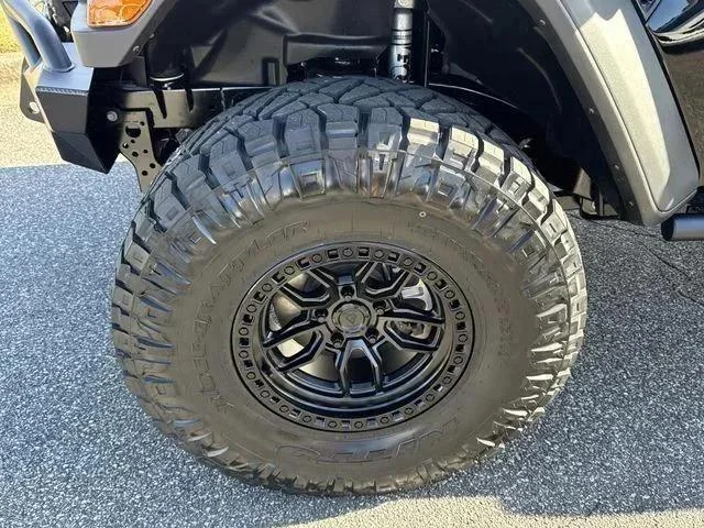 New 2026 Black Clear-Coat Exterior Paint Jeep Rubicon image 11