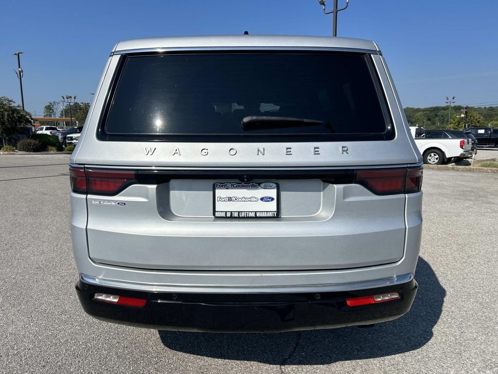 Used 2024 Silver Jeep Base image 5