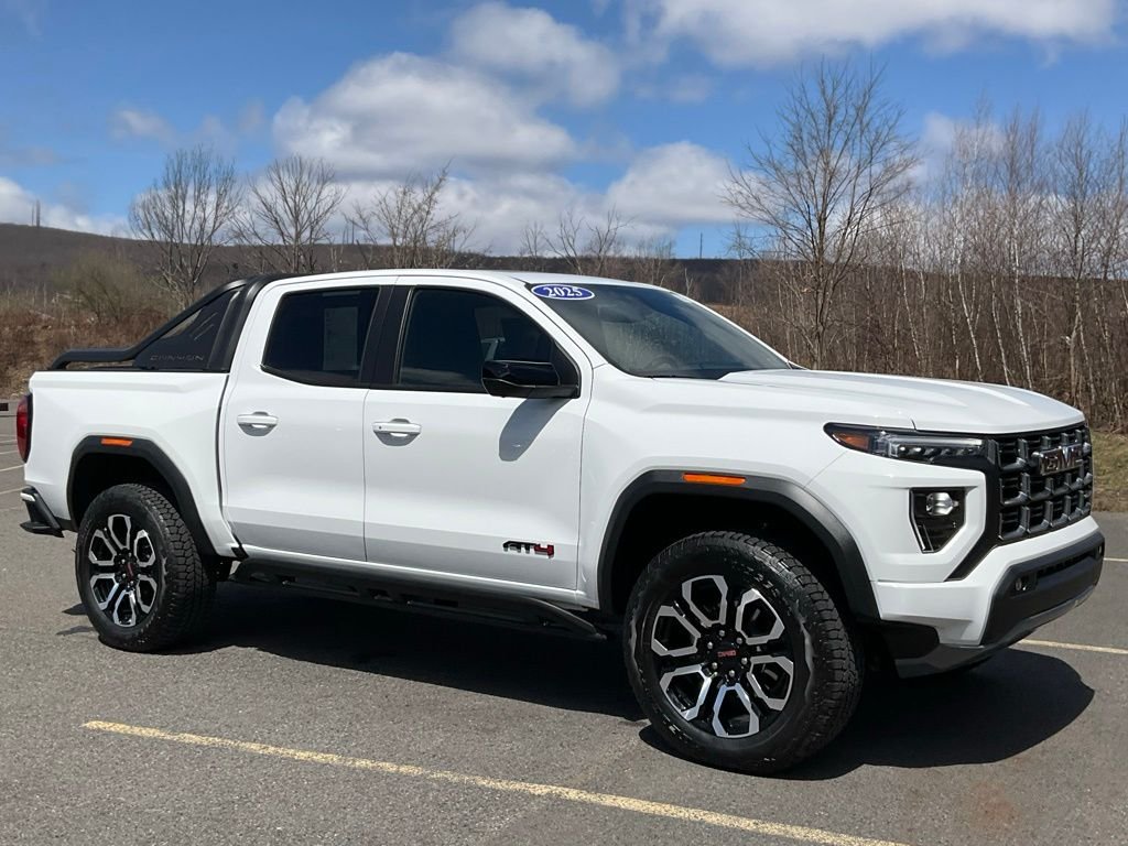 2025 GMC Canyon 4WD AT4 Crew Cab Short Box's photo