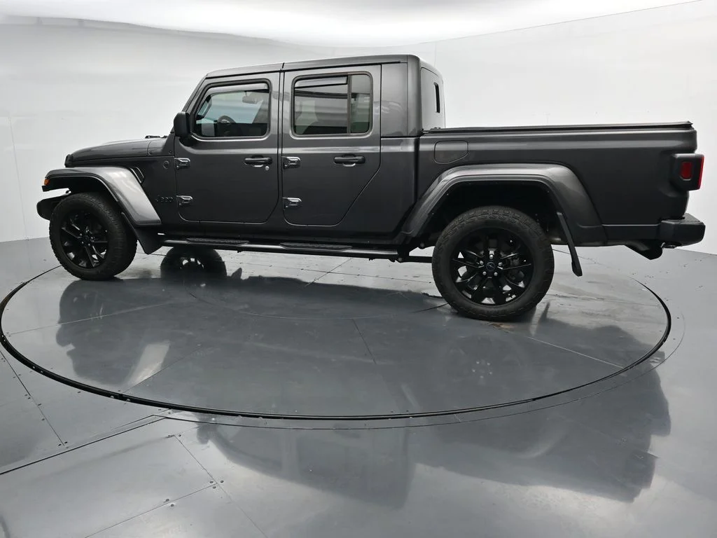 Used 2025 Gray Jeep Nighthawk image 5