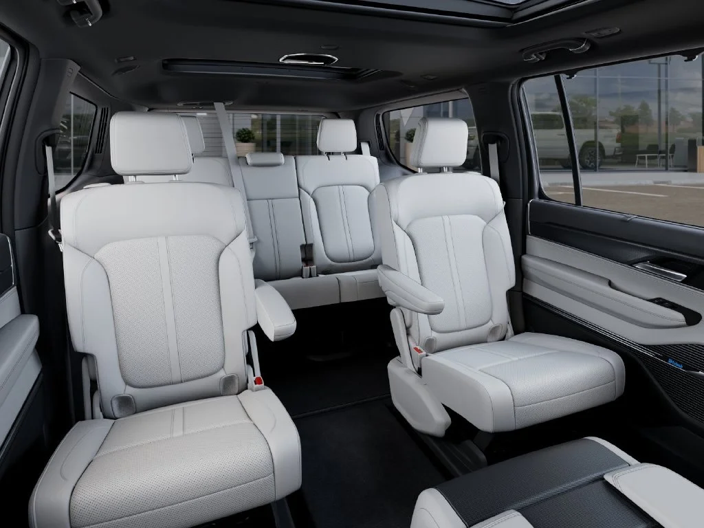 New 2026 High Gloss Black Exterior Paint Jeep Summit Obsidian image 15