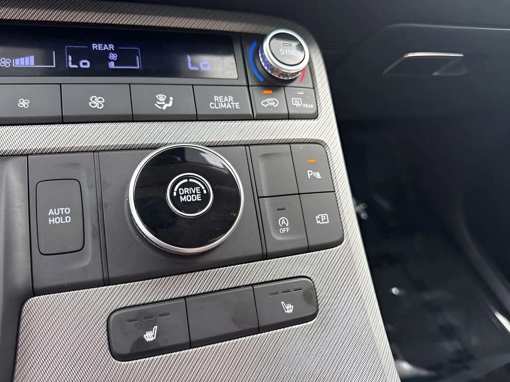 Used 2025 Charcoal Hyundai SEL image 19