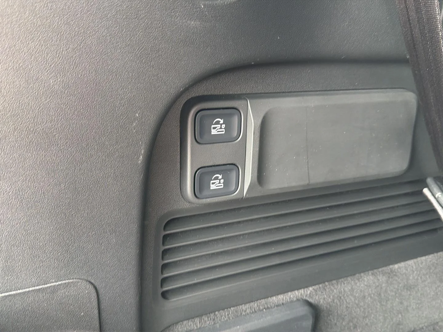 Used 2024  Rivian Adventure image 11