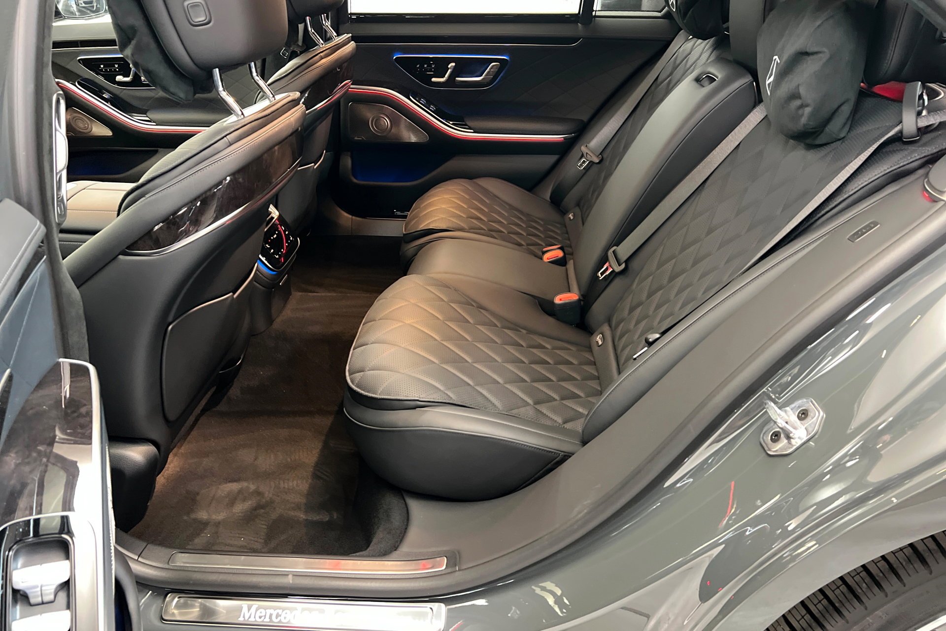 New 2026 MANUFAKTUR Silicon Grey Mercedes-Benz S 580 image 22