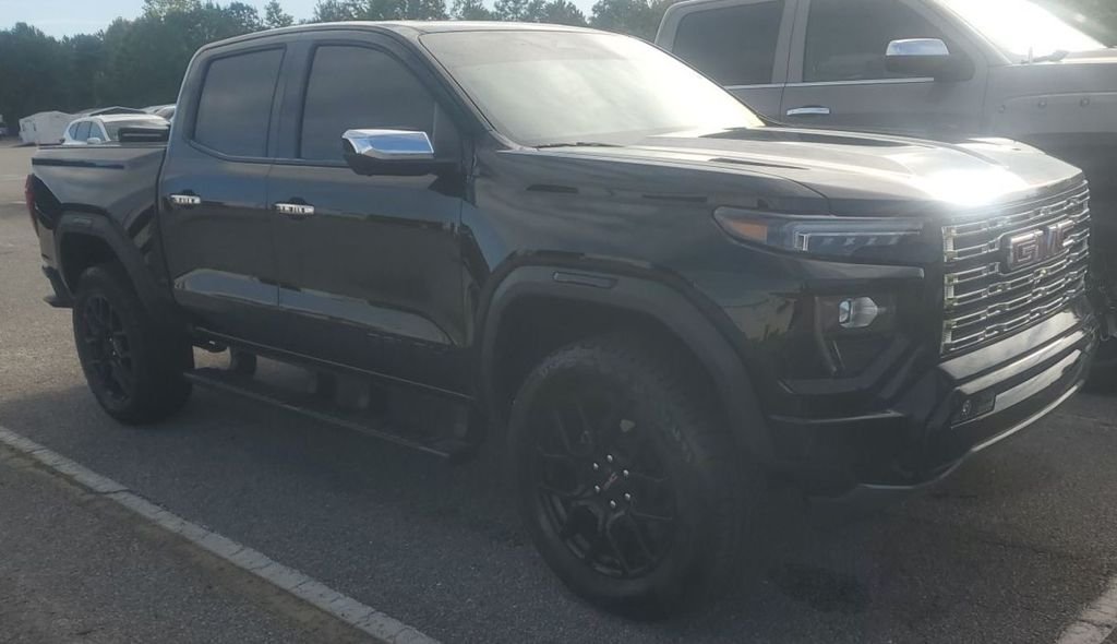 Used 2025 Onyx Black GMC Denali image 1