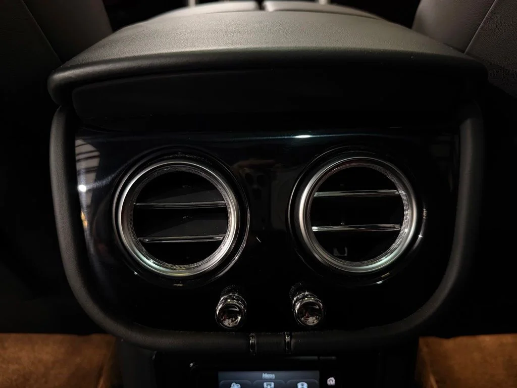 Used 2018  Bentley W12 image 39