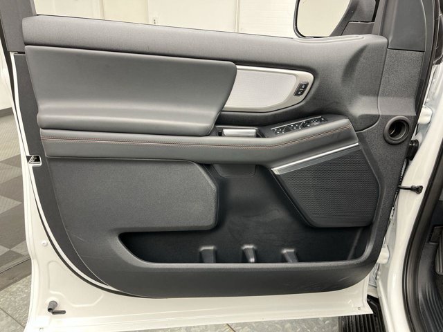 Used 2025 Star White Metallic Tri-Coat Ford Active image 7