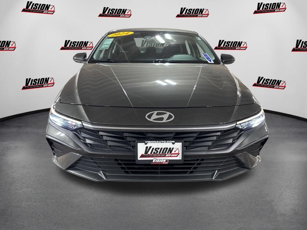 Used 2024 Gray Hyundai SEL image 2
