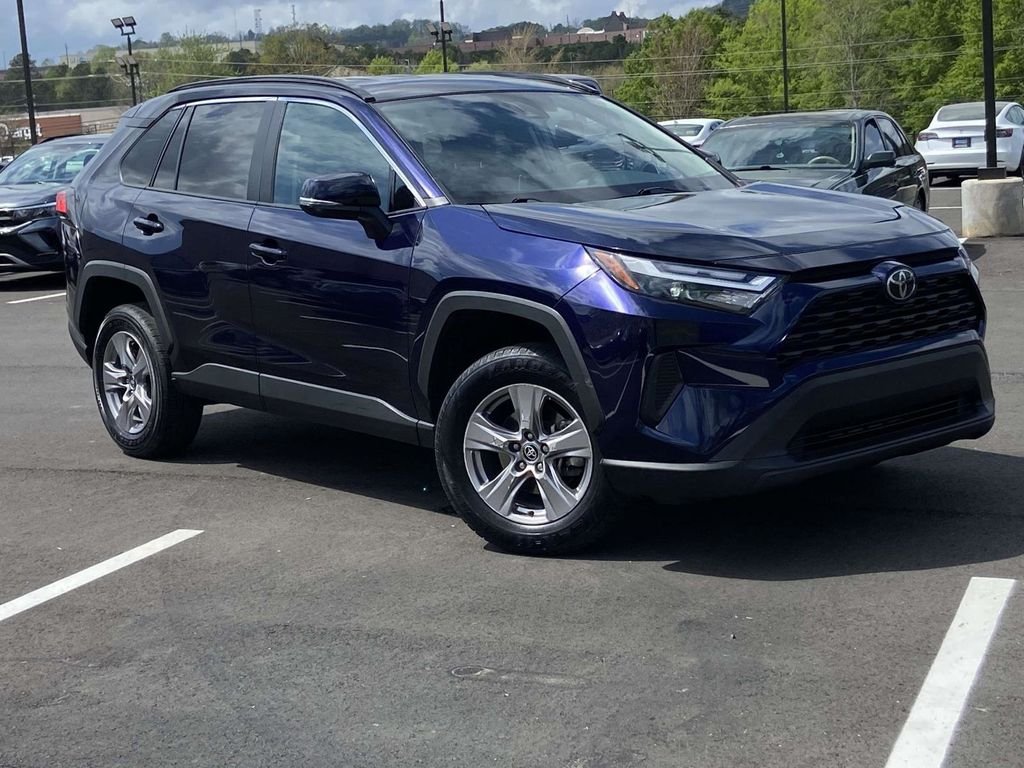 2024 Toyota RAV4 XLE FWD's photo