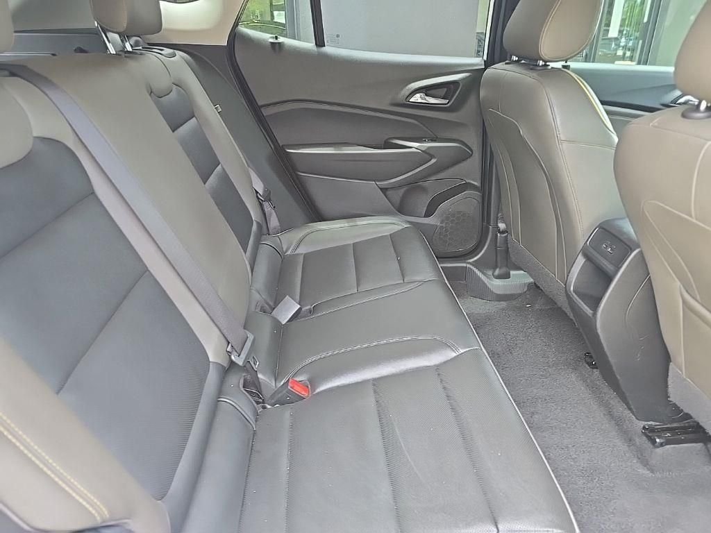 Used 2025 White Chevrolet ACTIV image 25