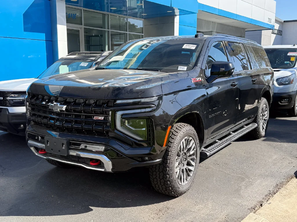 Used 2025 Black Chevrolet Z71 image 12