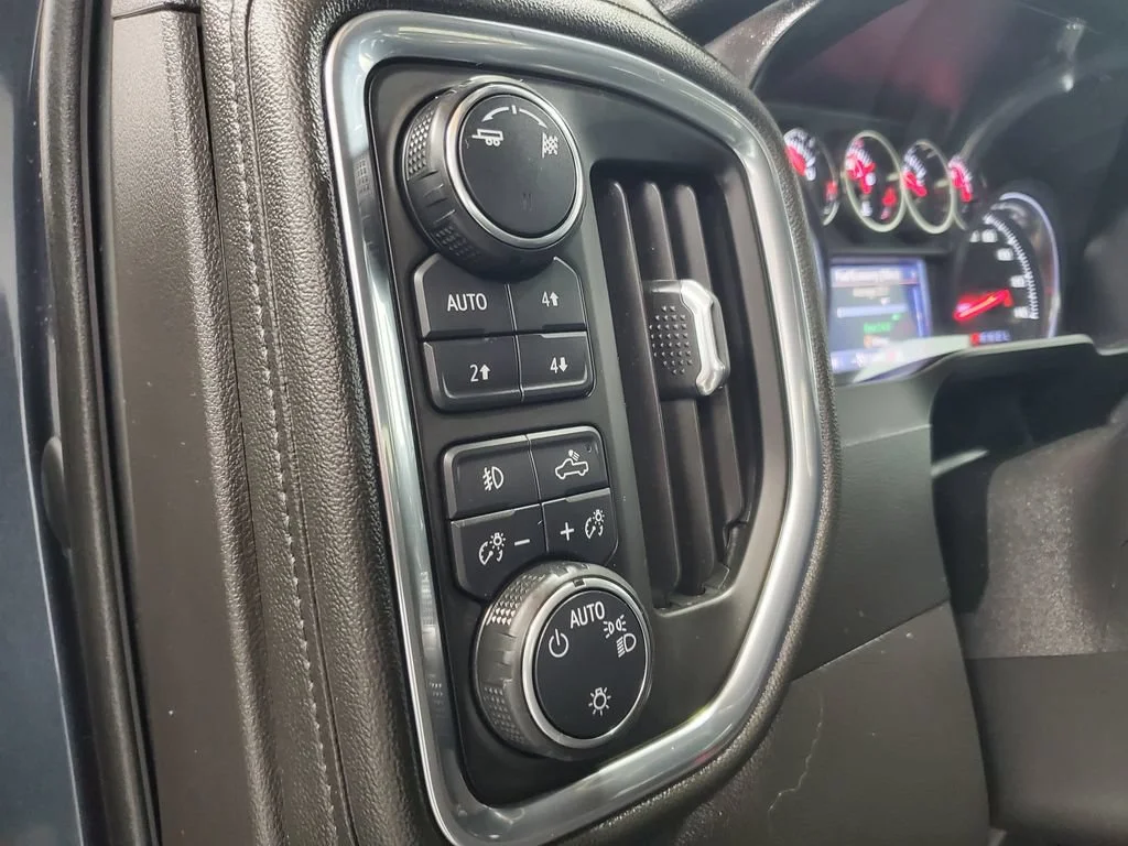 Used 2019 SHADOW GRAY METALLIC Chevrolet RST image 8
