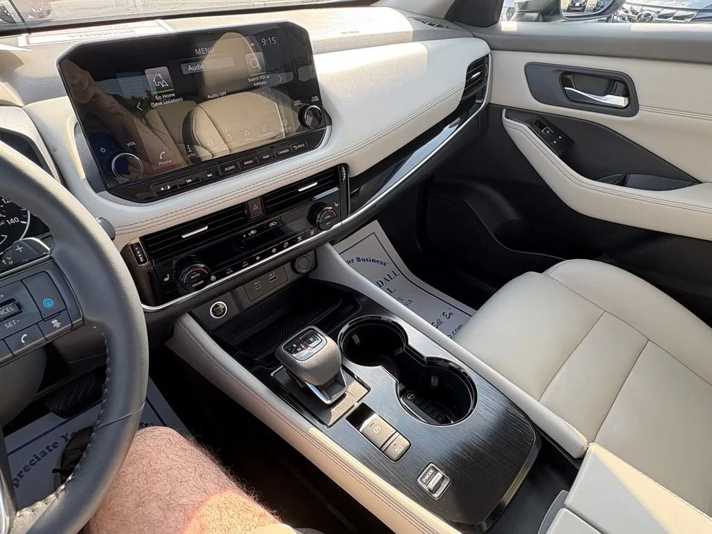 Used 2023  Nissan SL image 14