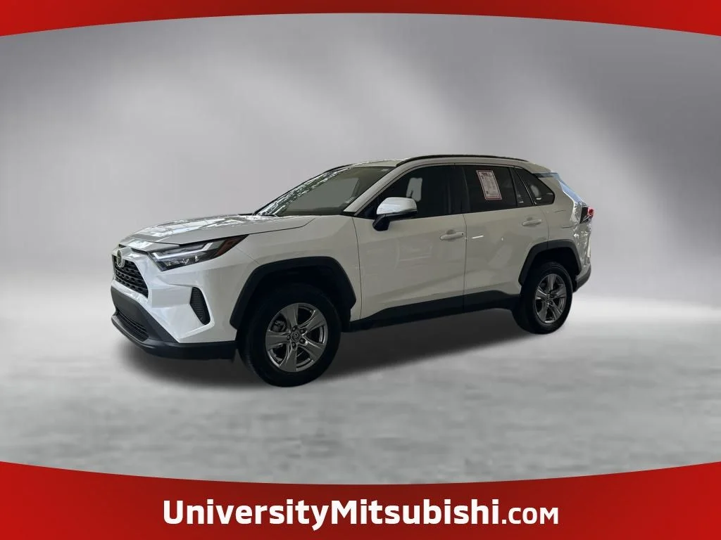 Used 2025 White Toyota XLE image 1