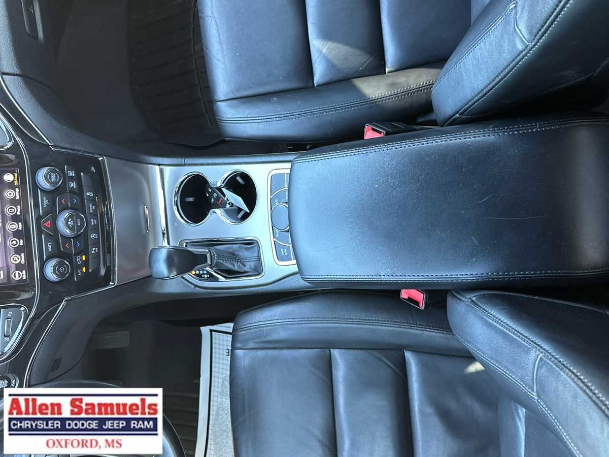 Used 2022 Bright White Clearcoat Jeep Limited image 32