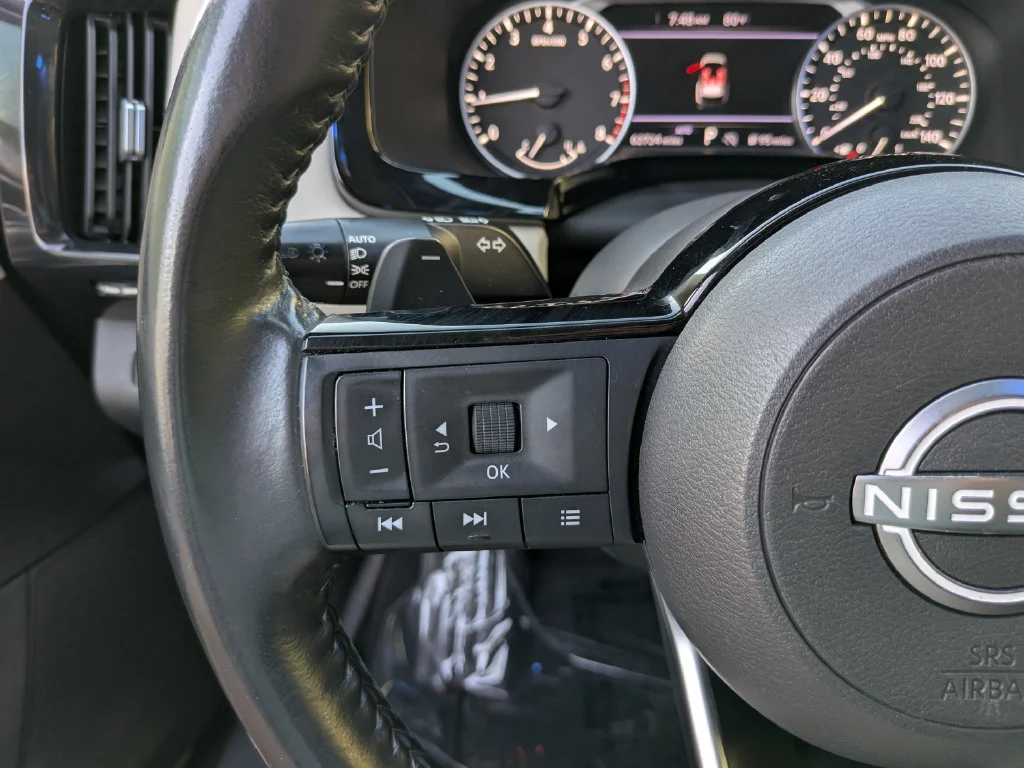 Used 2022 Gray Nissan SV image 31