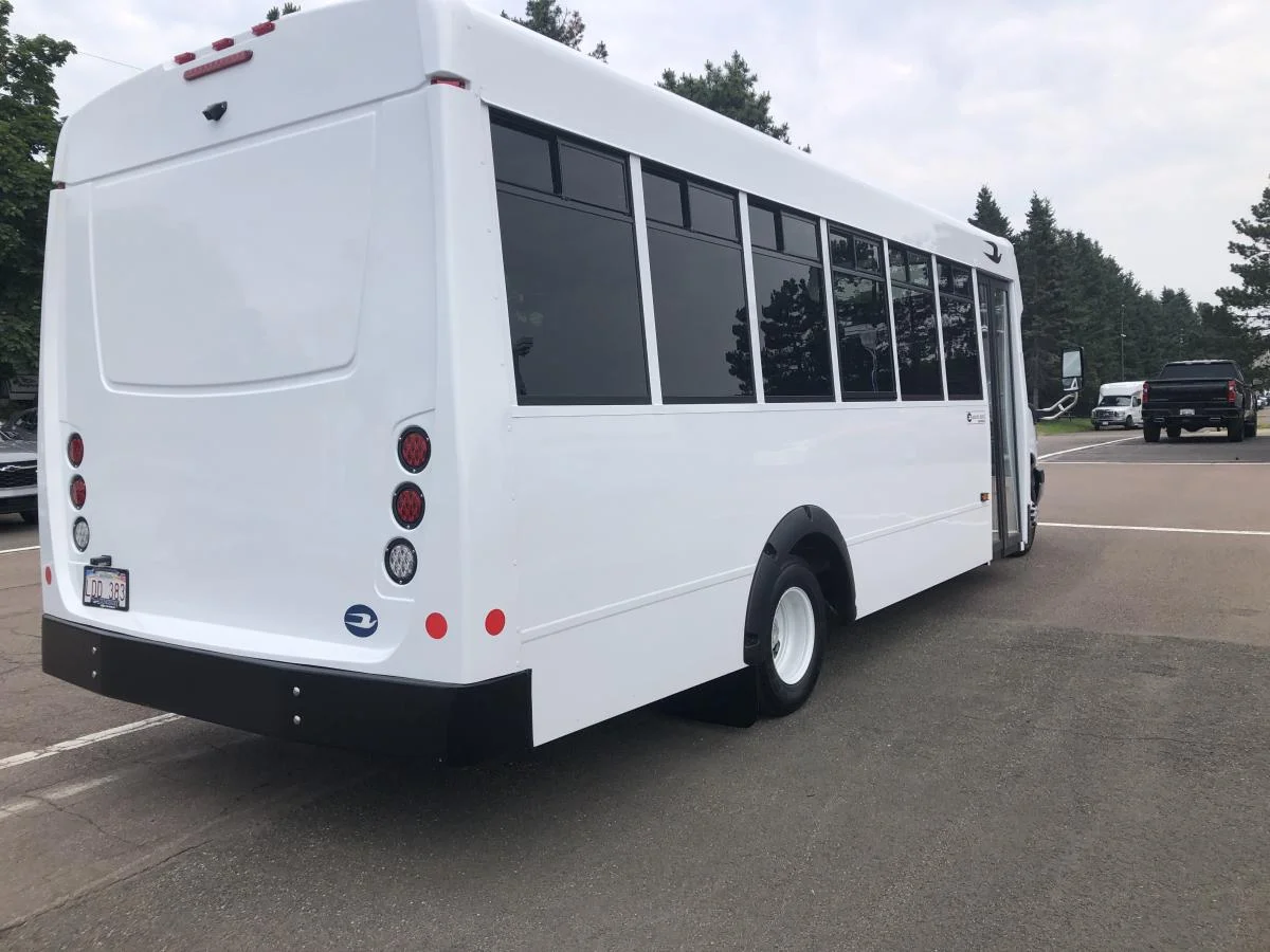Used 2024 White Chevrolet 4500 Van 159 image 4