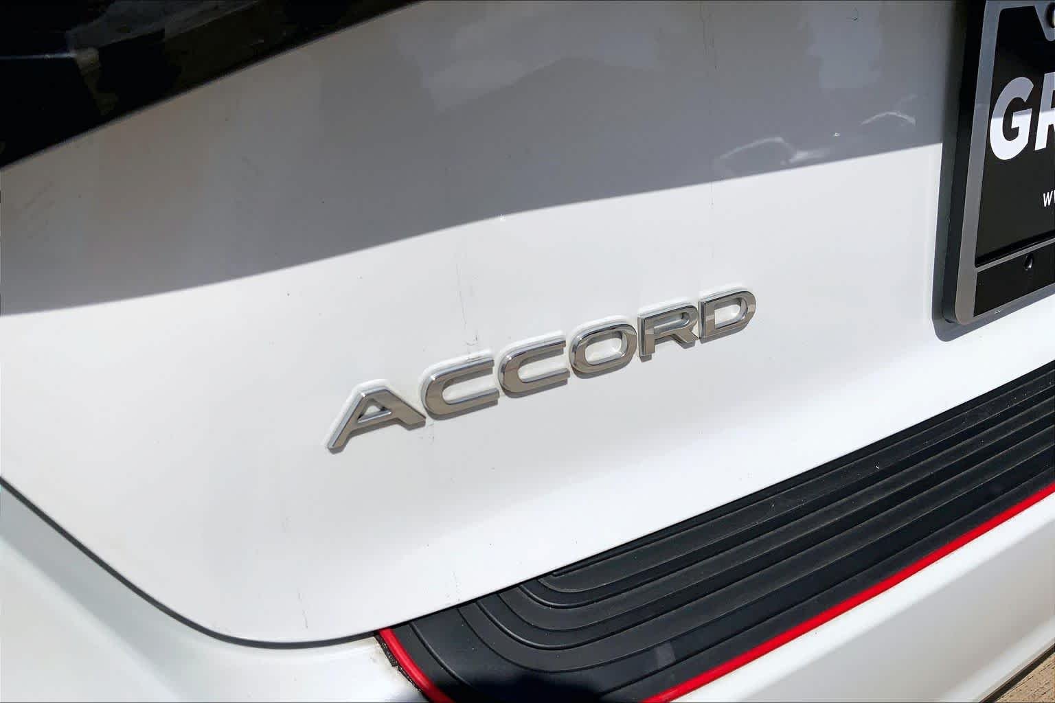 Used 2024 Platinum White Pearl Honda EX image 10