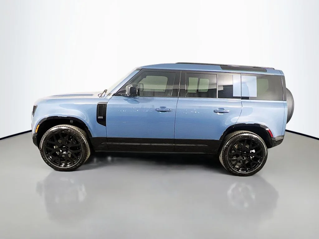 Used 2026 Tasman Blue Metallic Land Rover X-Dynamic SE image 8