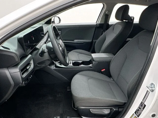 Used 2025 White Kia LXS image 9