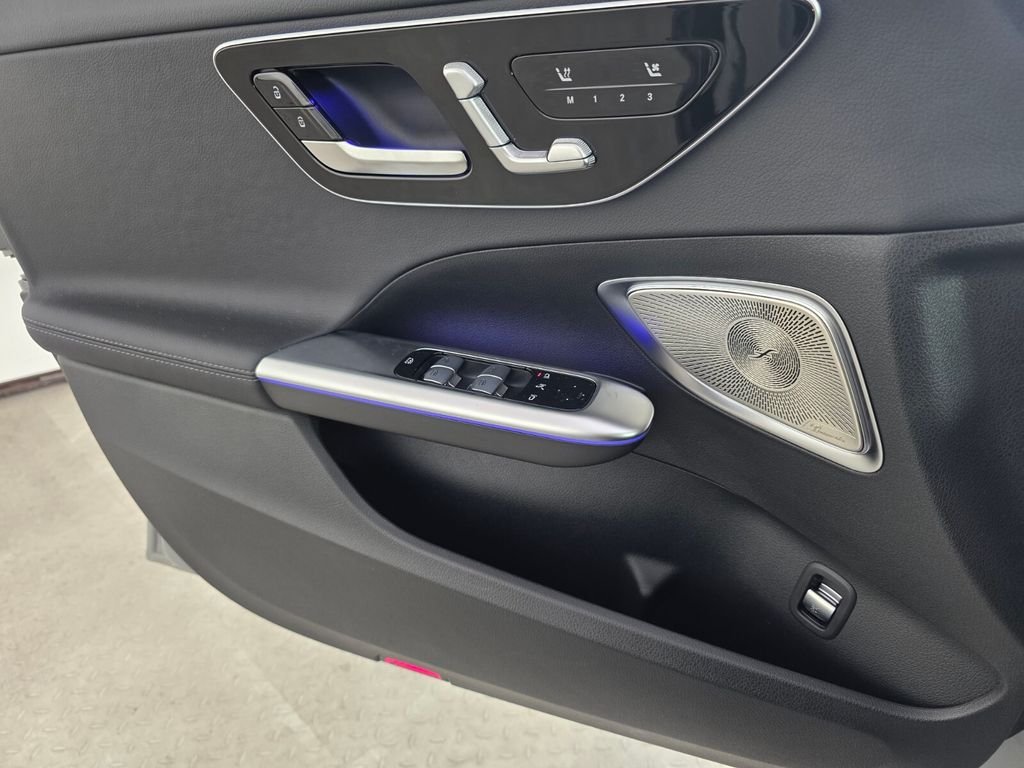 New 2026 MANUFAKTUR Alpine Grey Mercedes-Benz C 300 image 17