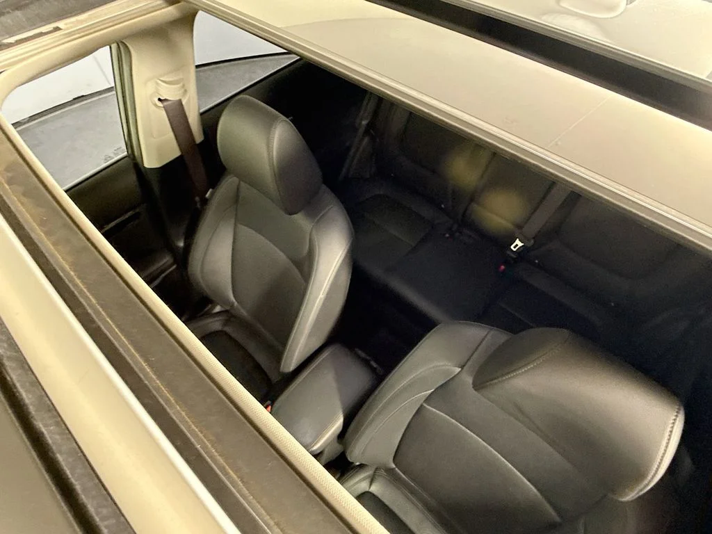 Used 2024 Gravity Gray Kia EX image 22