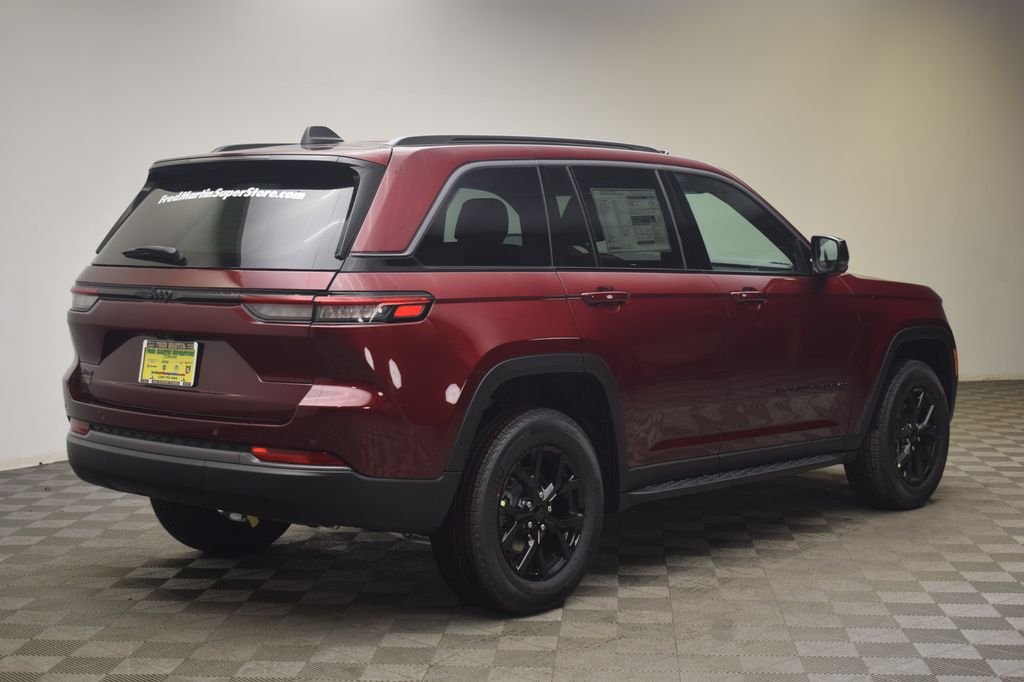 New 2026 Velvet Red Pearl-Coat Exterior Paint Jeep Altitude image 6