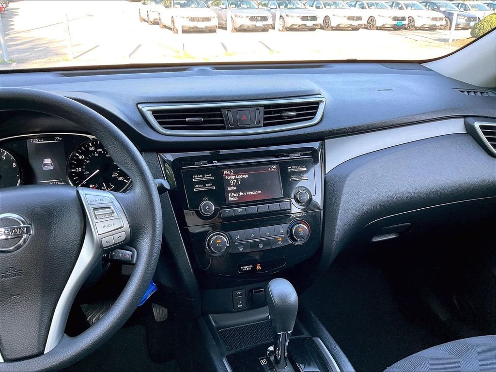 Used 2015 Glacier White Nissan S image 18