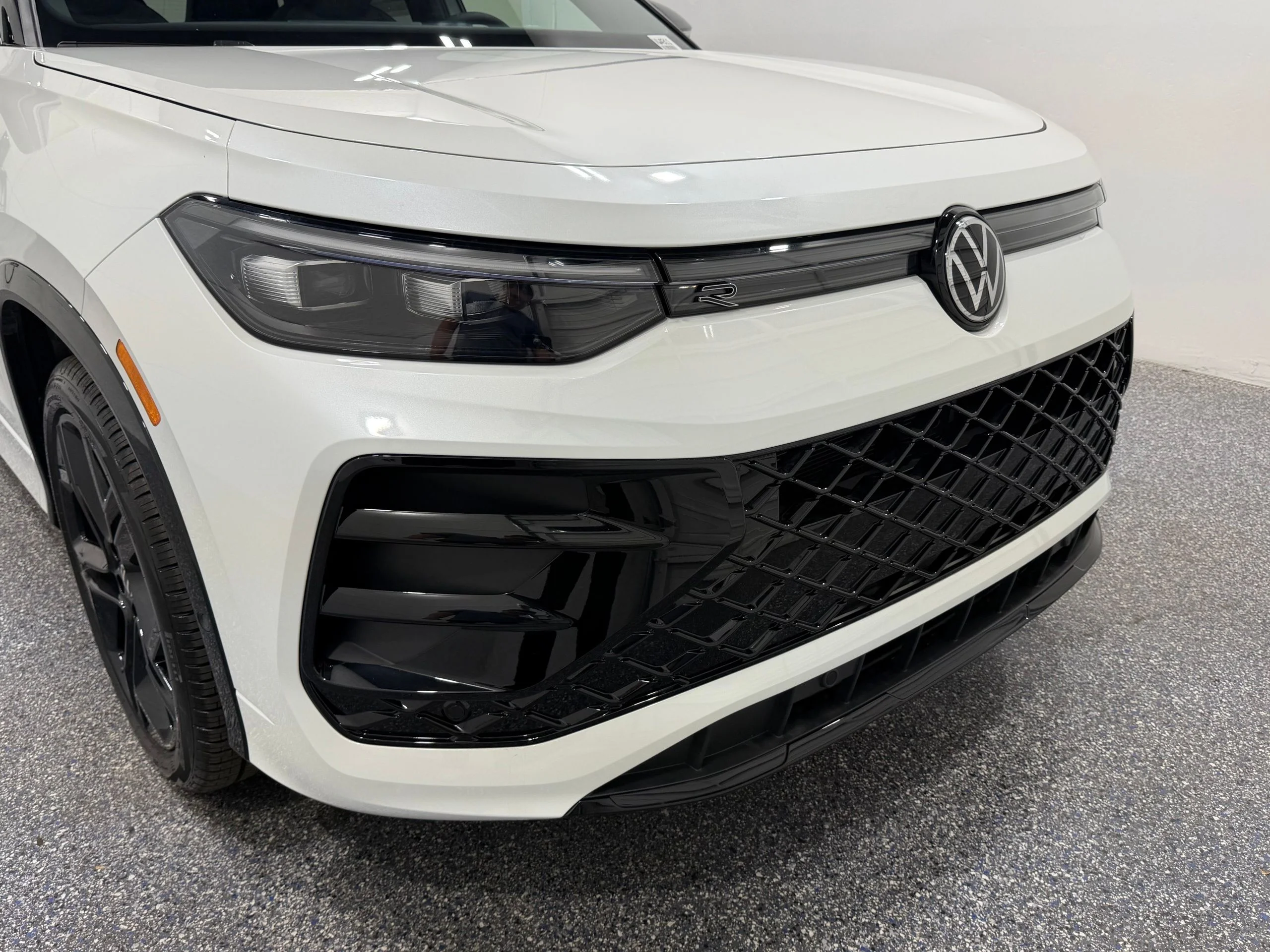 New 2026 White Volkswagen SE R-Line Black image 10