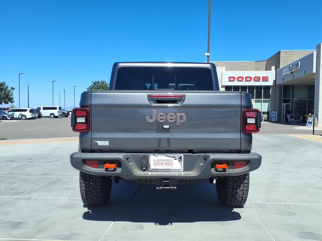 New 2025 Granite Crystal Metallic Clear-Coat Exterior Paint Jeep Mojave image 5