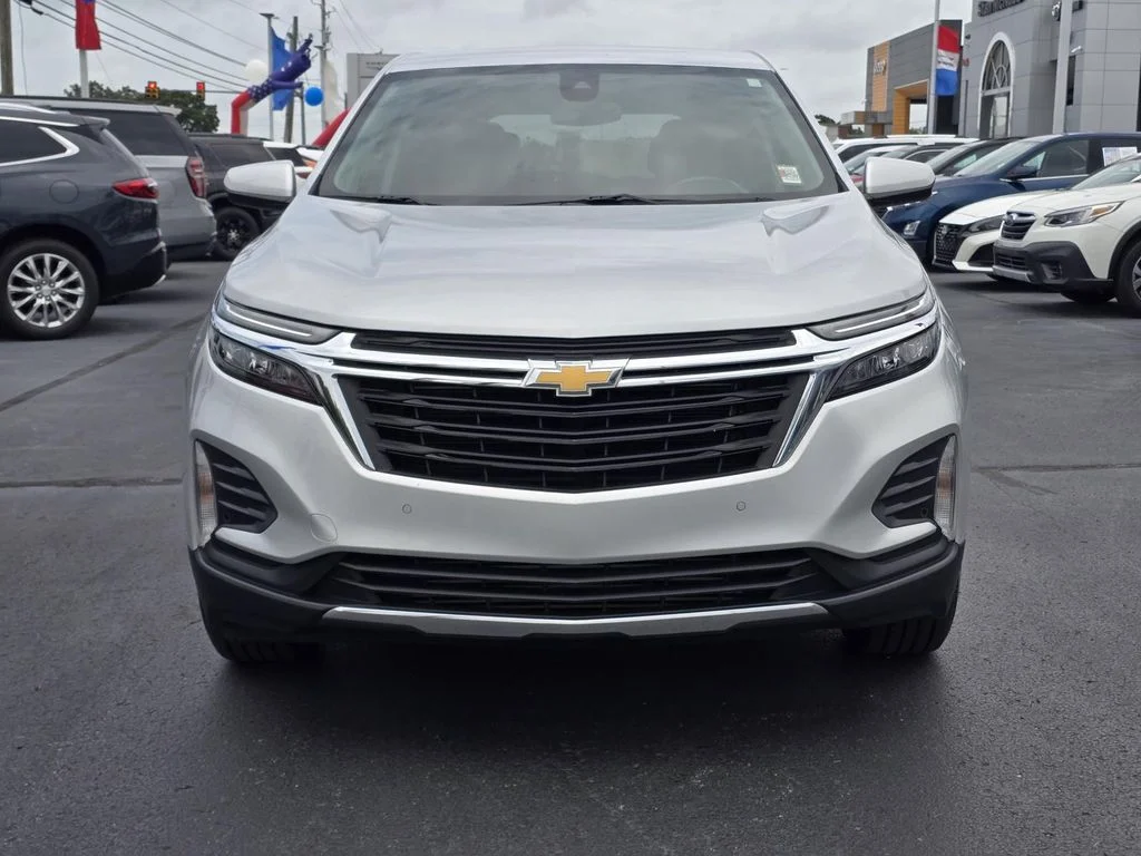 Used 2022 Silver Ice Metallic Chevrolet LT image 2