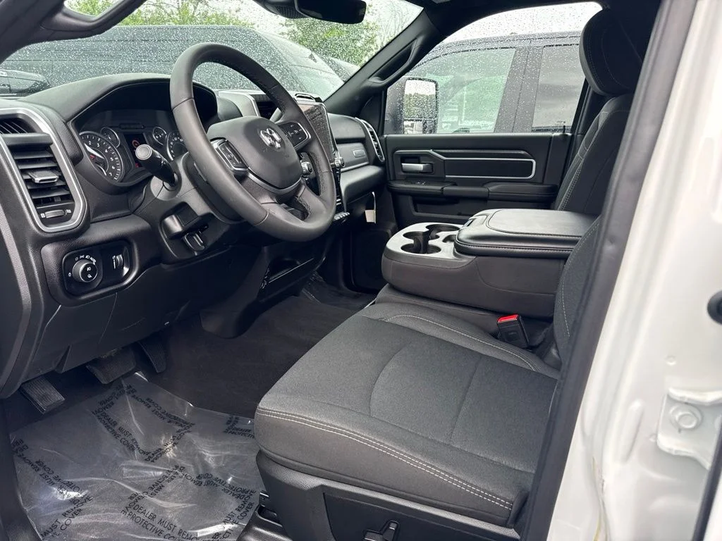Used 2025 White Ram Big Horn image 3