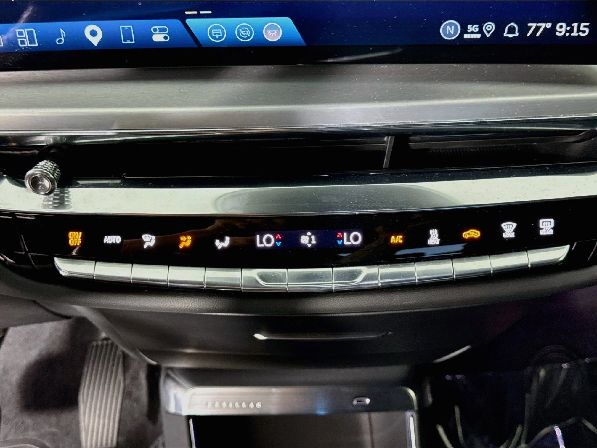 Used 2025 Crystal White Tricoat Cadillac Luxury 1 image 18