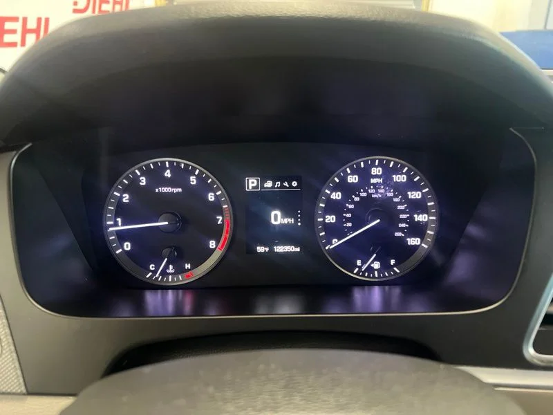 Used 2015 Red Hyundai SE image 24