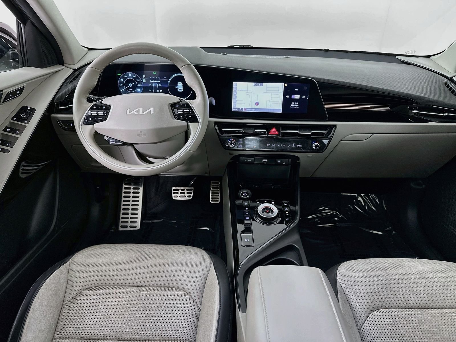 Used 2024 Aurora Black Kia Wave image 24