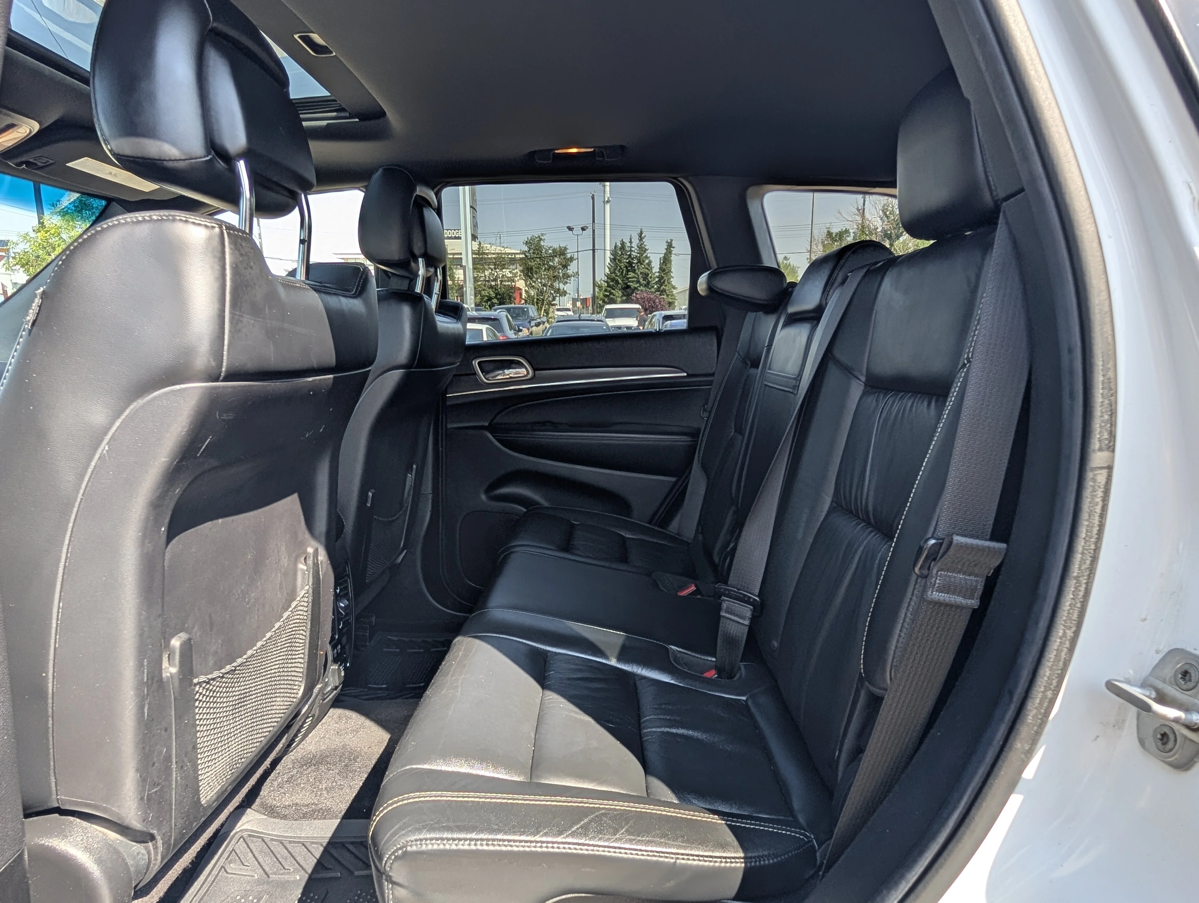 Used 2014 Bright White Clearcoat Jeep Limited image 21