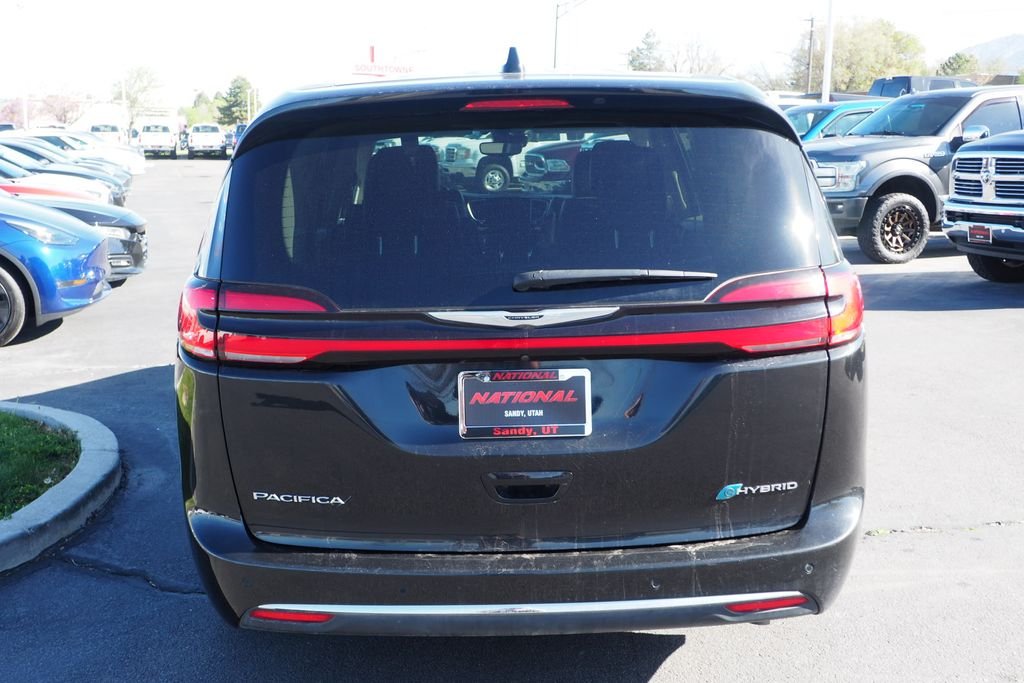 Used 2023 Black Chrysler Limited image 5