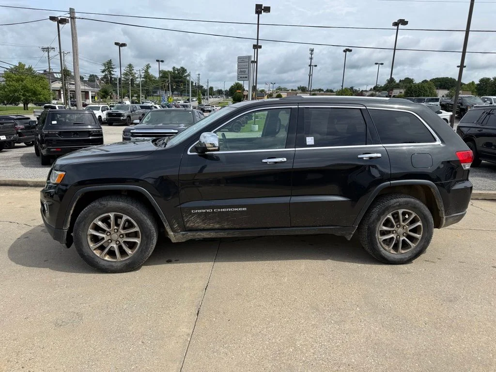 Used 2016 Black Jeep Limited image 9