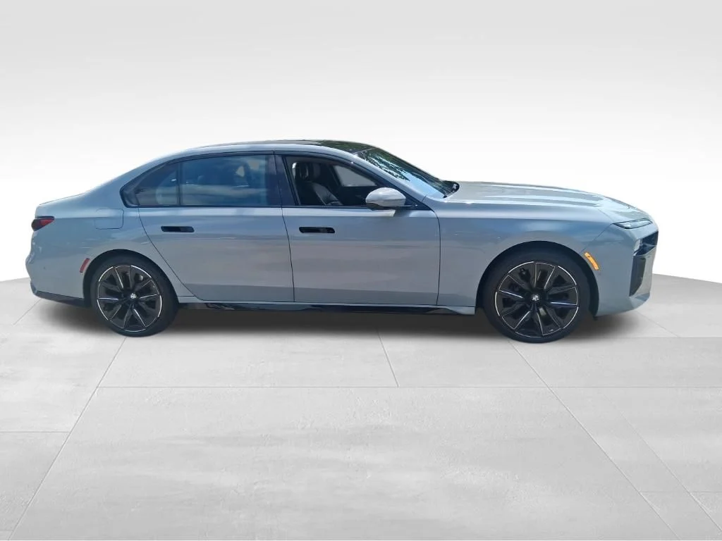 Used 2023 Gray BMW 760i xDrive image 4