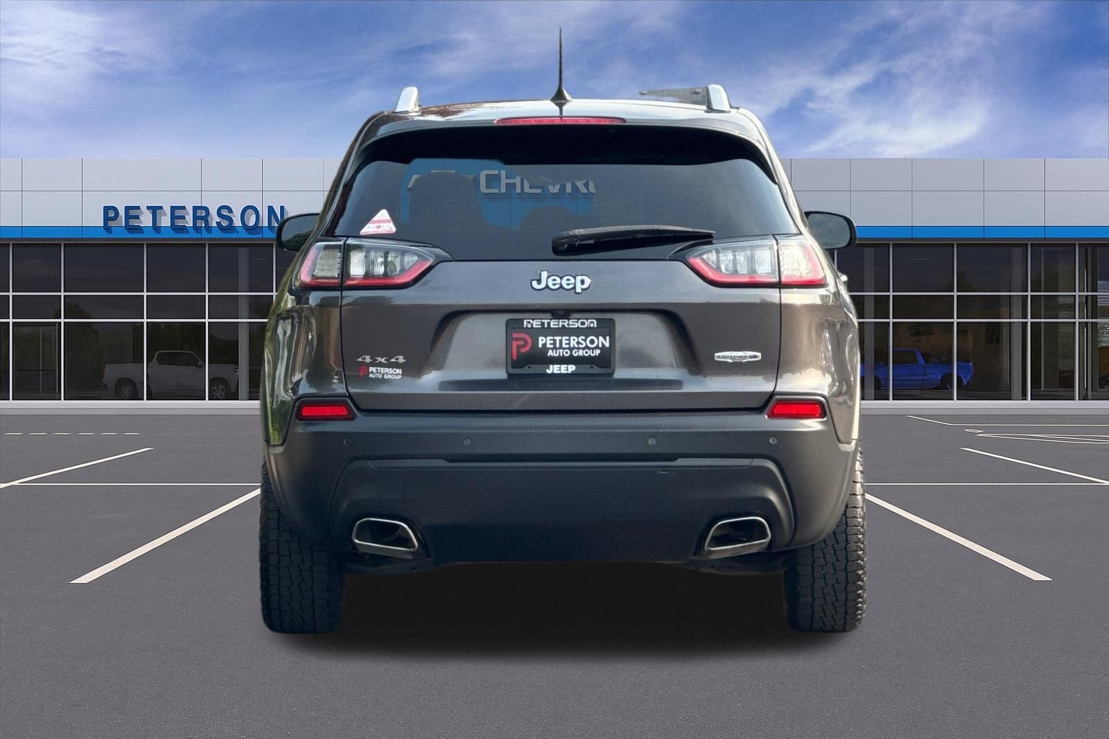 Used 2019 Gray Jeep Latitude Plus image 5