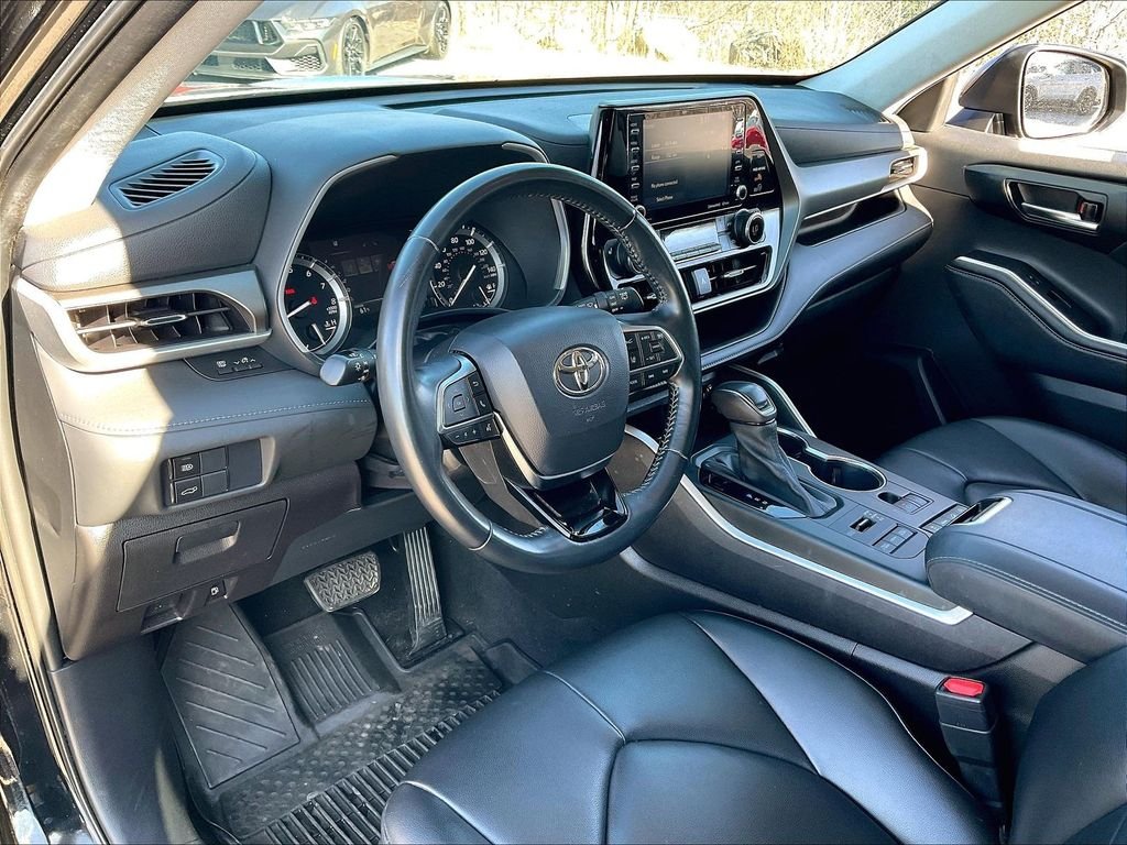 Used 2021 Black Toyota XLE image 8