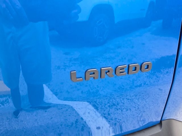 New 2026 Hydro Blue Pearl-Coat Exterior Paint Jeep Laredo image 10