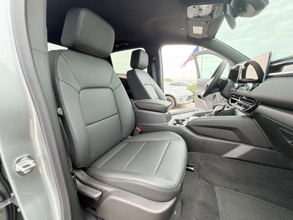 New 2026 Sterling Metallic GMC Elevation image 30