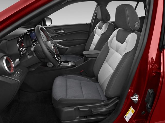 2025 Chevrolet Trax LT - Photo 10